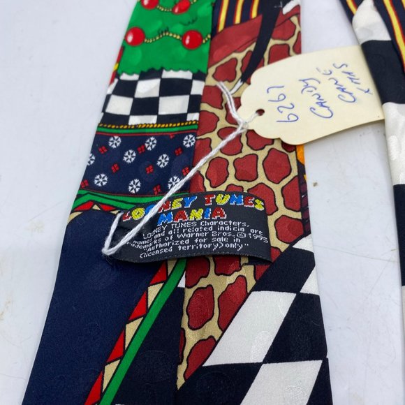 Looney Tunes Mania Christmas Tie - Picture 5 of 6